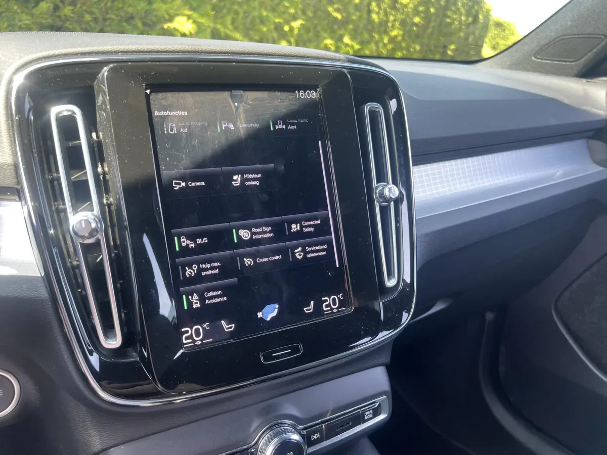 T5 Hybrid Plus Dark | 360 camera | Bliss | Harman kardon audio | Keyless | Cruise control |