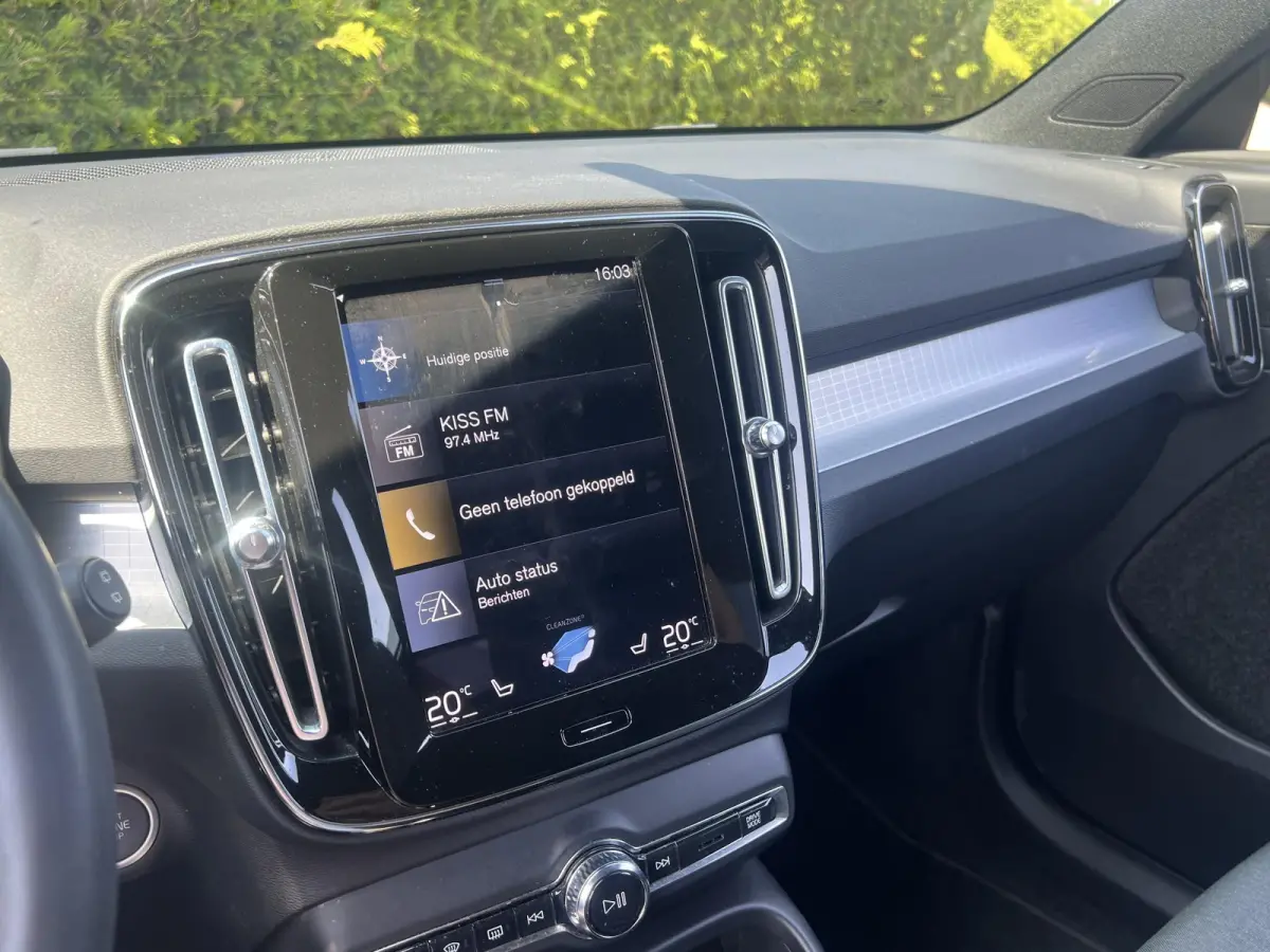 T5 Hybrid Plus Dark | 360 camera | Bliss | Harman kardon audio | Keyless | Cruise control |