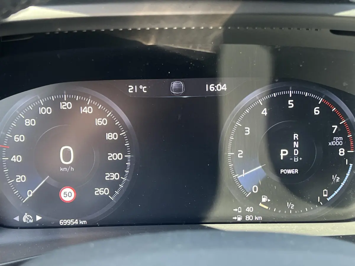 T5 Hybrid Plus Dark | 360 camera | Bliss | Harman kardon audio | Keyless | Cruise control |