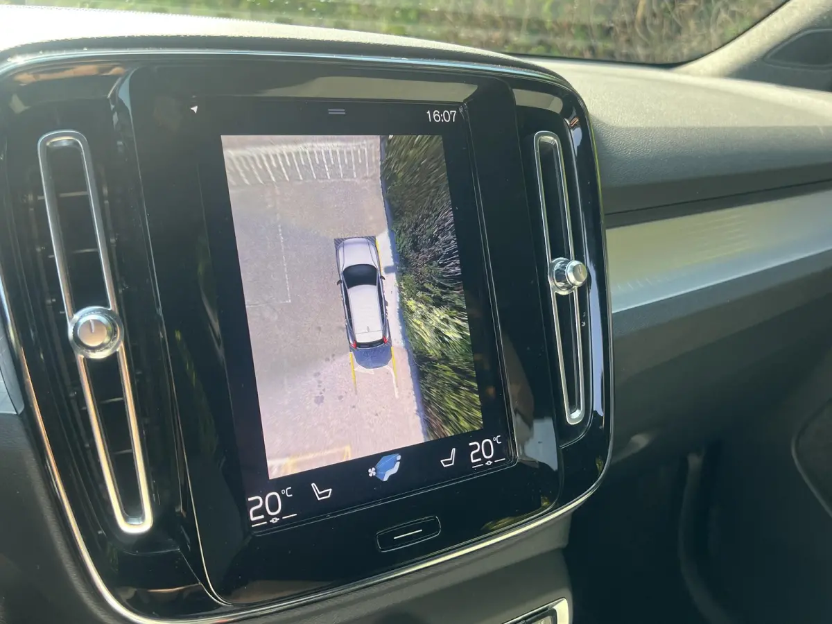 T5 Hybrid Plus Dark | 360 camera | Bliss | Harman kardon audio | Keyless | Cruise control |