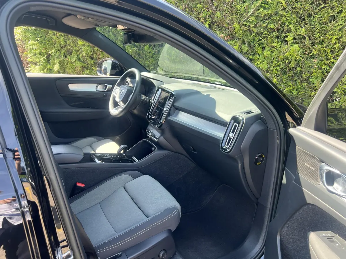 T5 Hybrid Plus Dark | 360 camera | Bliss | Harman kardon audio | Keyless | Cruise control |