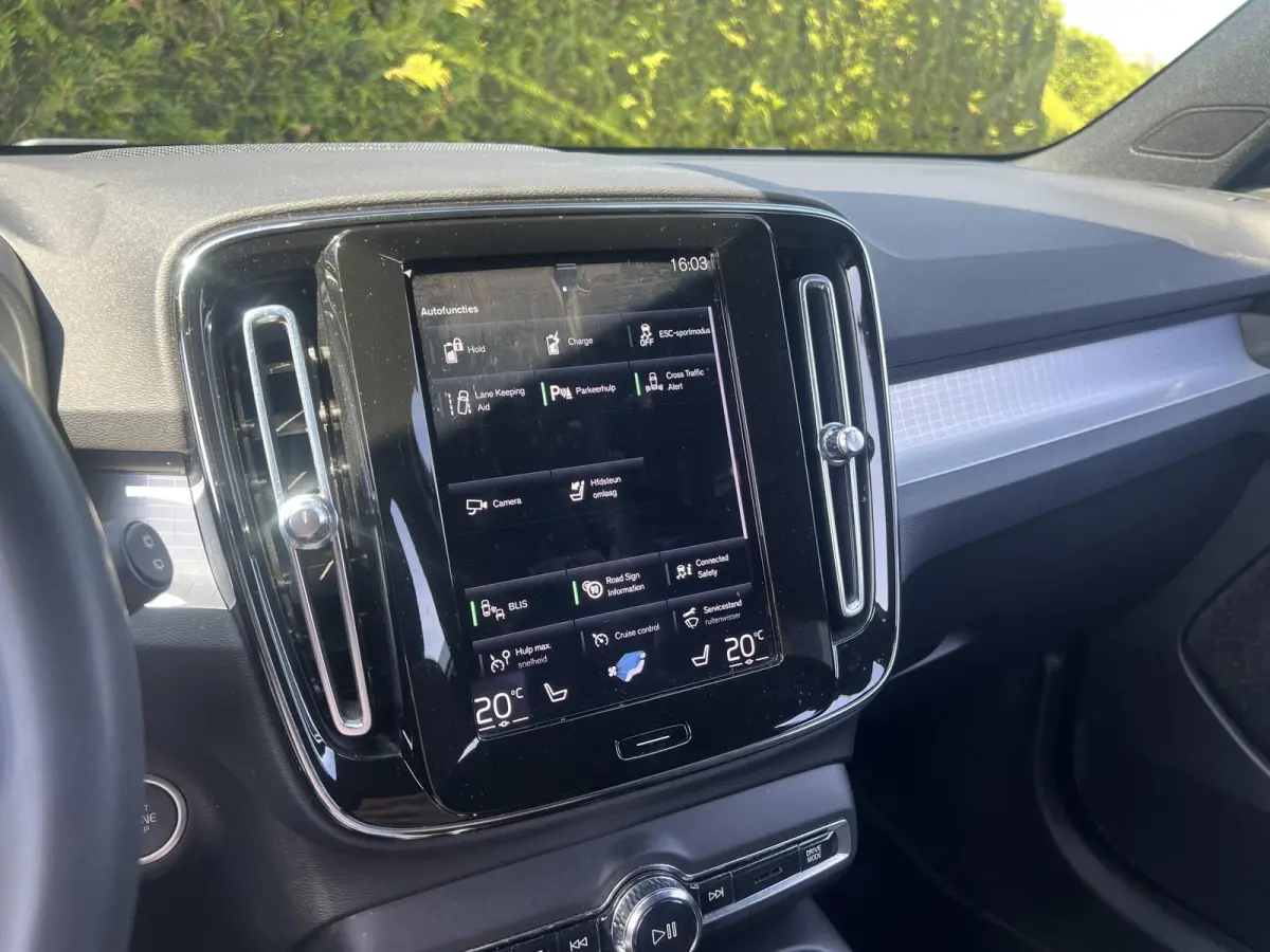 T5 Hybrid Plus Dark | 360 camera | Bliss | Harman kardon audio | Keyless | Cruise control |