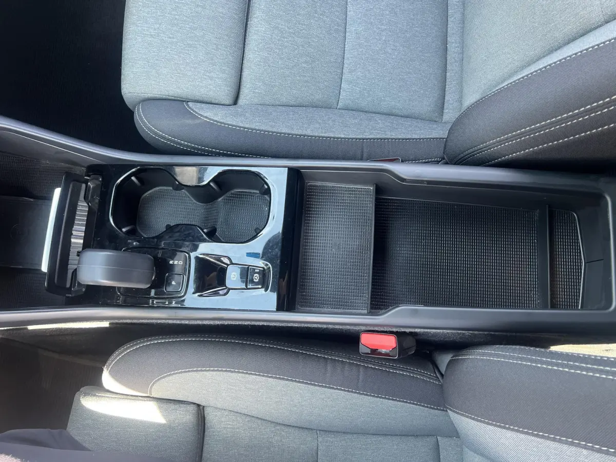 T5 Hybrid Plus Dark | 360 camera | Bliss | Harman kardon audio | Keyless | Cruise control |