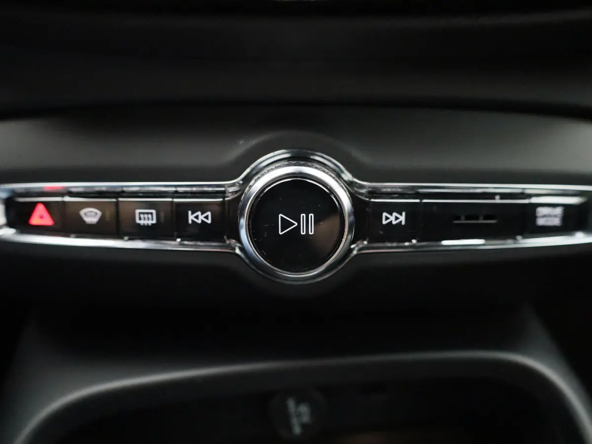 1.5 T3 R-Design | Camera | Parkeersensoren | Navigatie | Cruise Control |