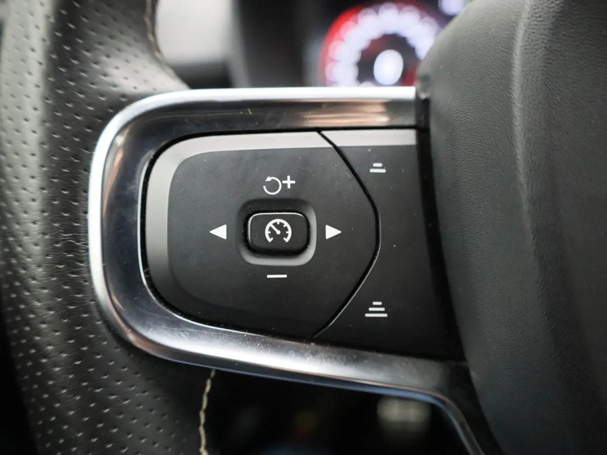 1.5 T3 R-Design | Camera | Parkeersensoren | Navigatie | Cruise Control |