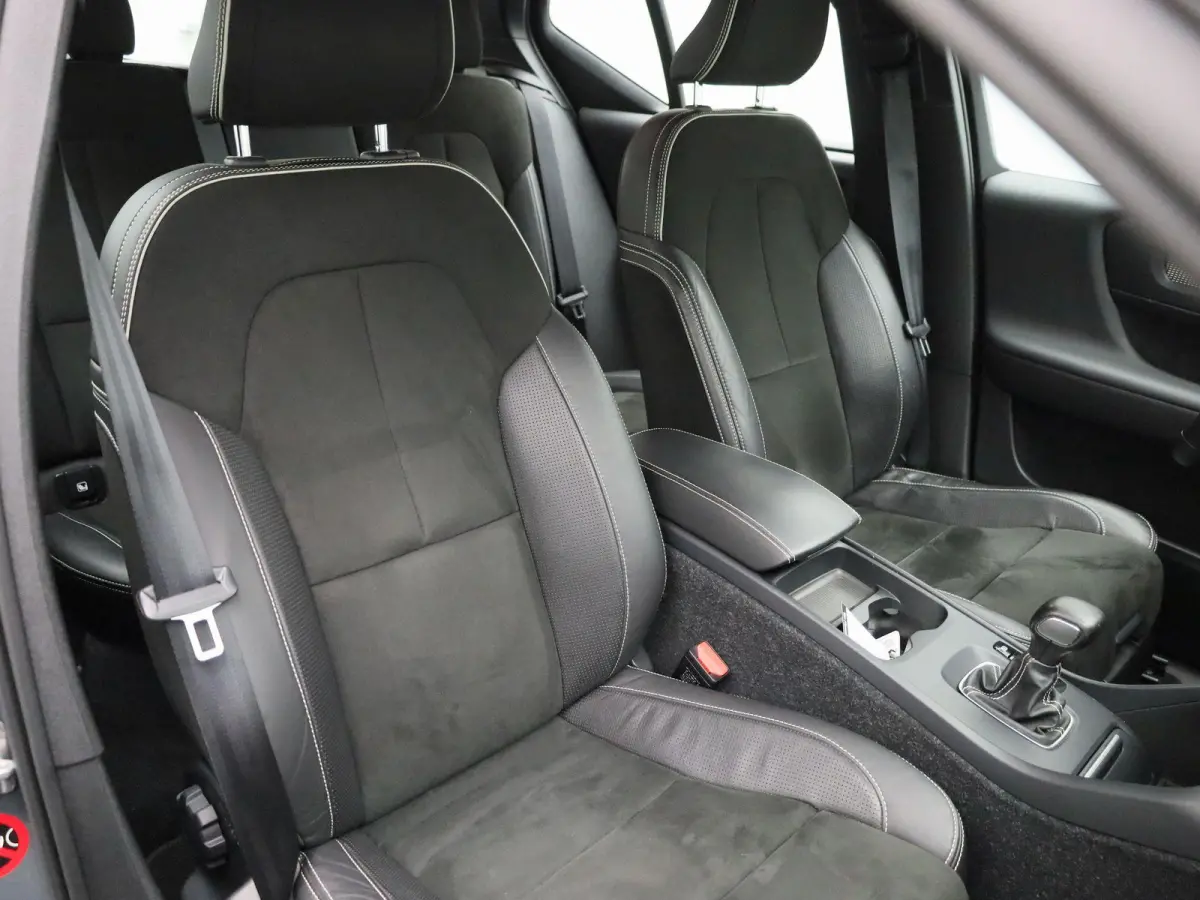 1.5 T3 R-Design | Camera | Parkeersensoren | Navigatie | Cruise Control |