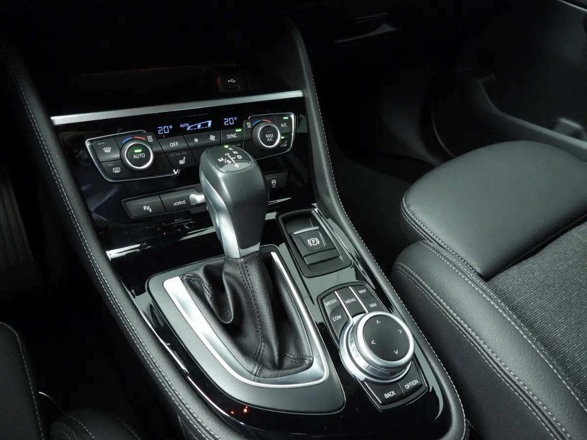 225xe | LED | Navigatie | Sportstoelen | Stoelverwarming | Keyles go | DAB | Hifi speakers | Alu 18 inch