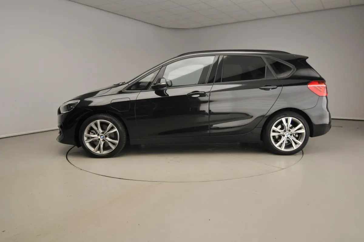 225xe | LED | Navigatie | Sportstoelen | Stoelverwarming | Keyles go | DAB | Hifi speakers | Alu 18 inch