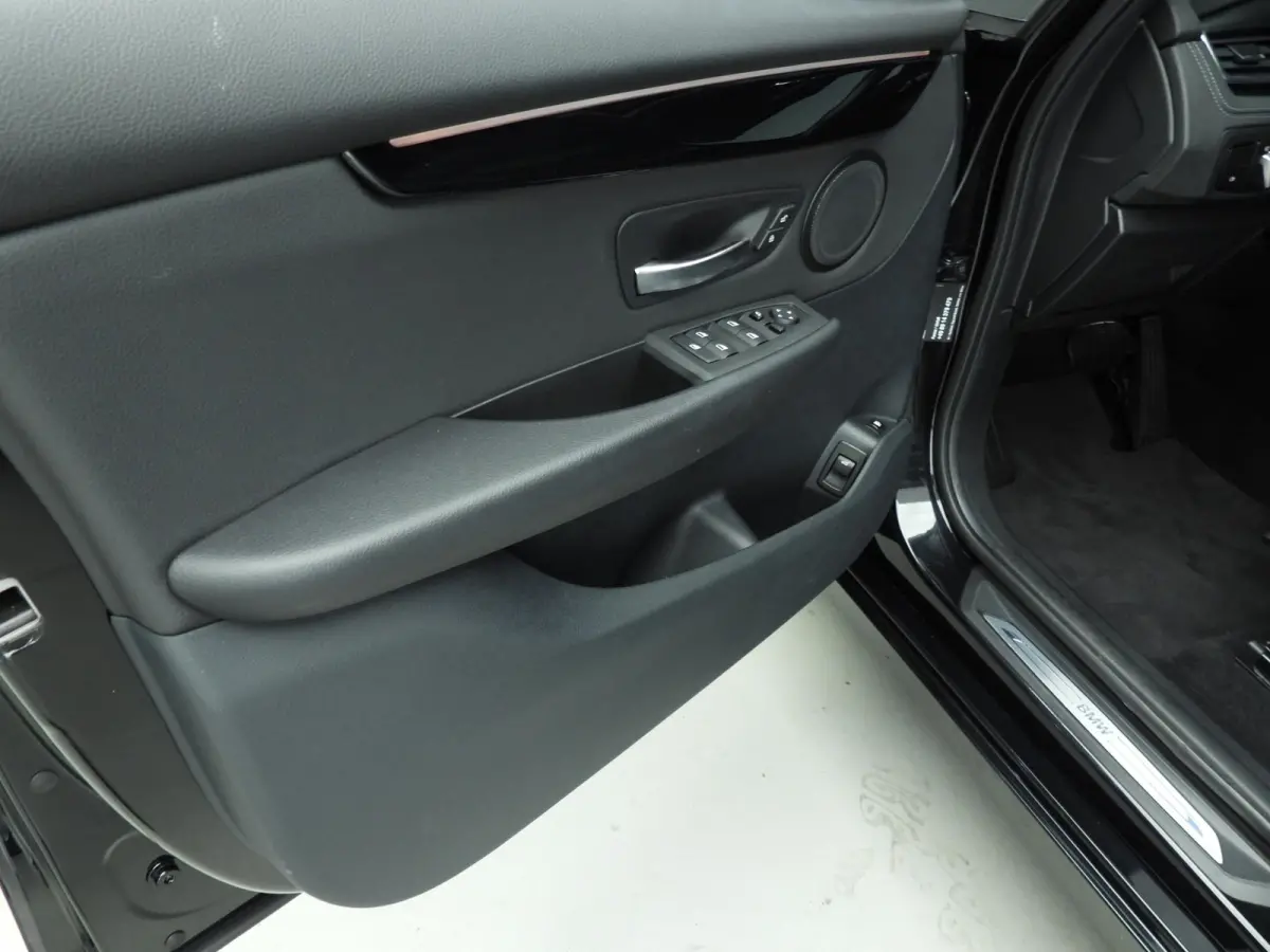 225xe | LED | Navigatie | Sportstoelen | Stoelverwarming | Keyles go | DAB | Hifi speakers | Alu 18 inch