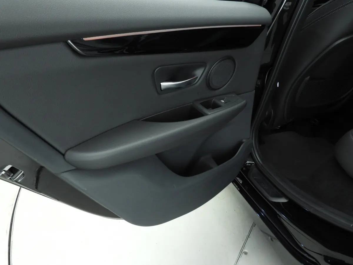 225xe | LED | Navigatie | Sportstoelen | Stoelverwarming | Keyles go | DAB | Hifi speakers | Alu 18 inch