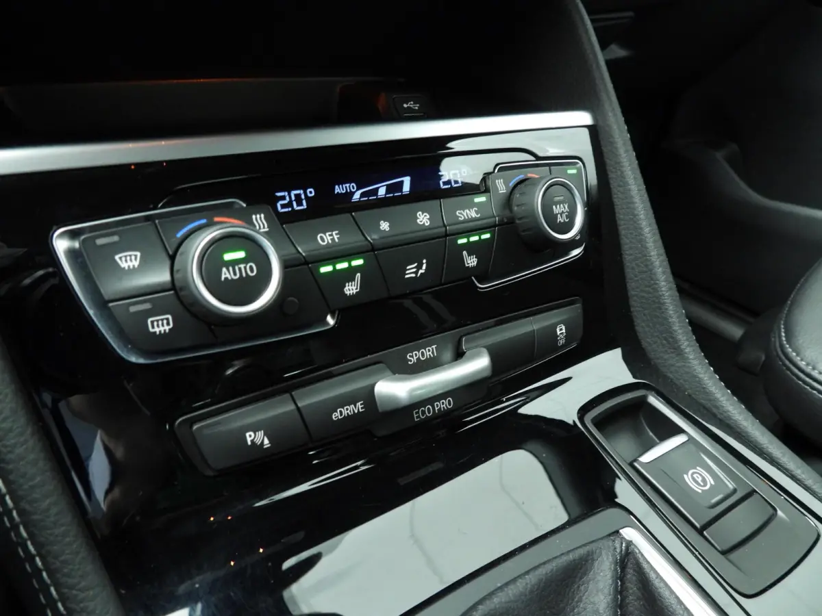 225xe | LED | Navigatie | Sportstoelen | Stoelverwarming | Keyles go | DAB | Hifi speakers | Alu 18 inch