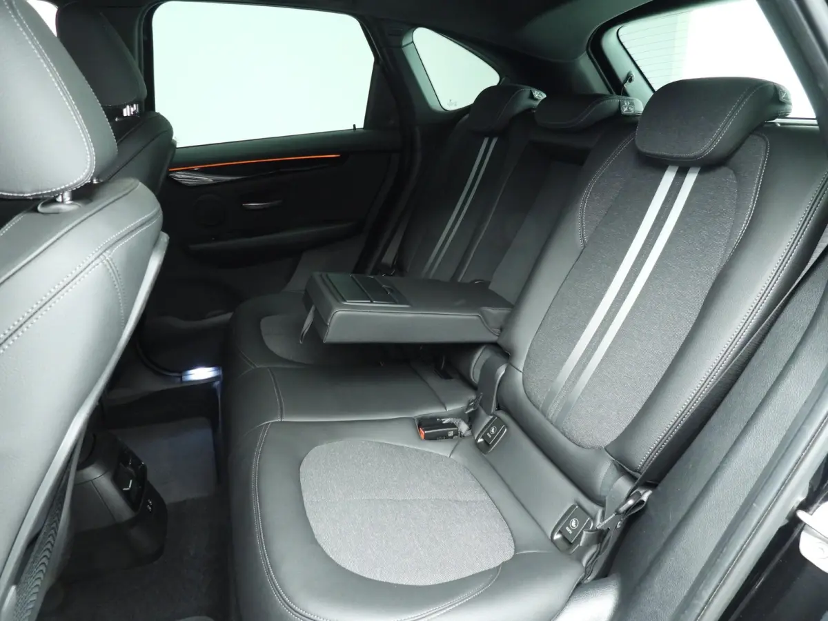 225xe | LED | Navigatie | Sportstoelen | Stoelverwarming | Keyles go | DAB | Hifi speakers | Alu 18 inch
