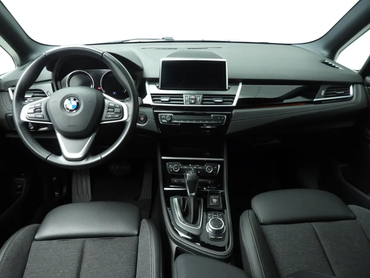 225xe | LED | Navigatie | Sportstoelen | Stoelverwarming | Keyles go | DAB | Hifi speakers | Alu 18 inch
