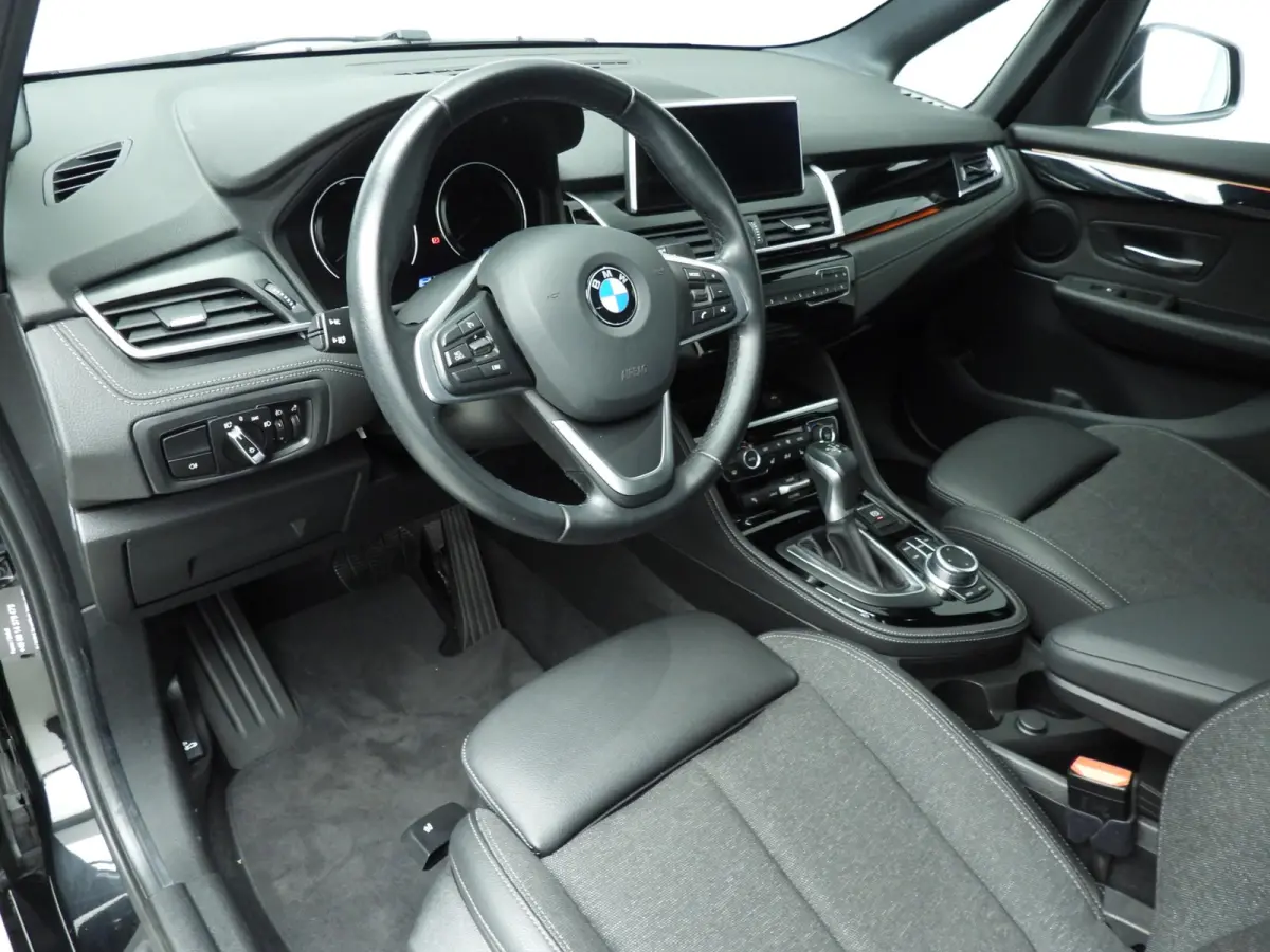 225xe | LED | Navigatie | Sportstoelen | Stoelverwarming | Keyles go | DAB | Hifi speakers | Alu 18 inch