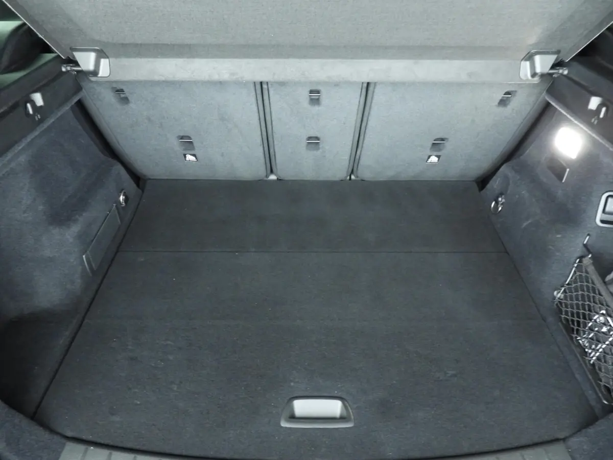 225xe | LED | Navigatie | Sportstoelen | Stoelverwarming | Keyles go | DAB | Hifi speakers | Alu 18 inch