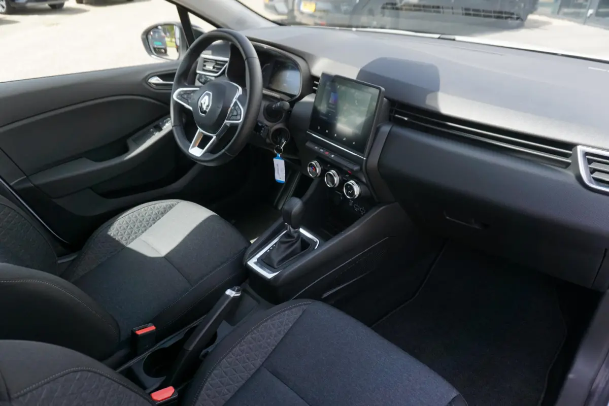 1.6 E-Tech Hybrid 145 Equilibre