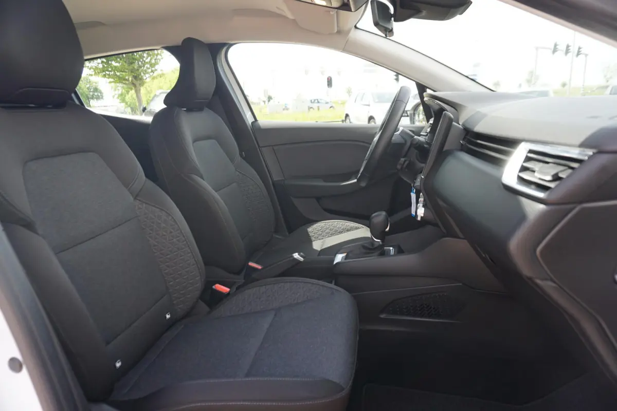1.6 E-Tech Hybrid 145 Equilibre