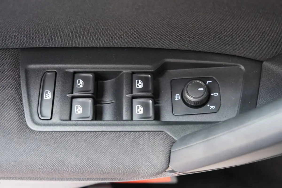 1.5 TSI Life - N.A.P. Airco, Cruise, Navi, PDC, Carplay, Trekhaak.
