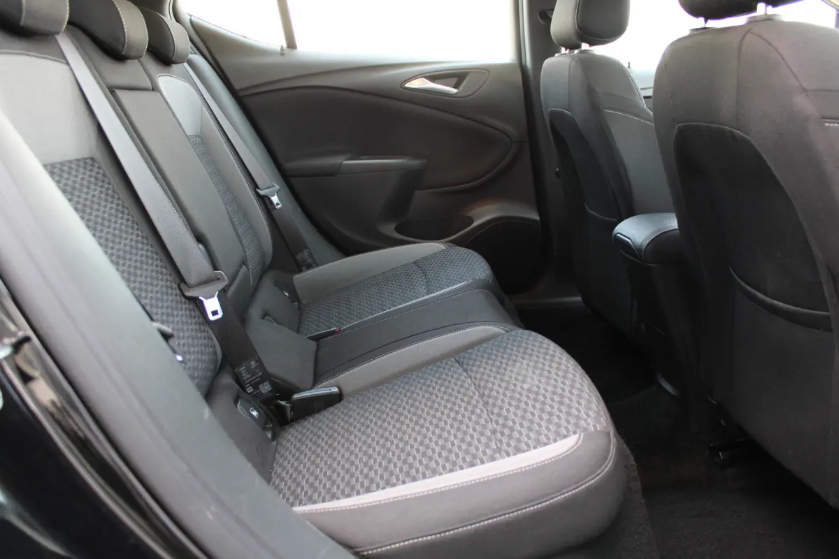 1.2T 130PK Business Edition AGR STOELEN NAVI CAMERA