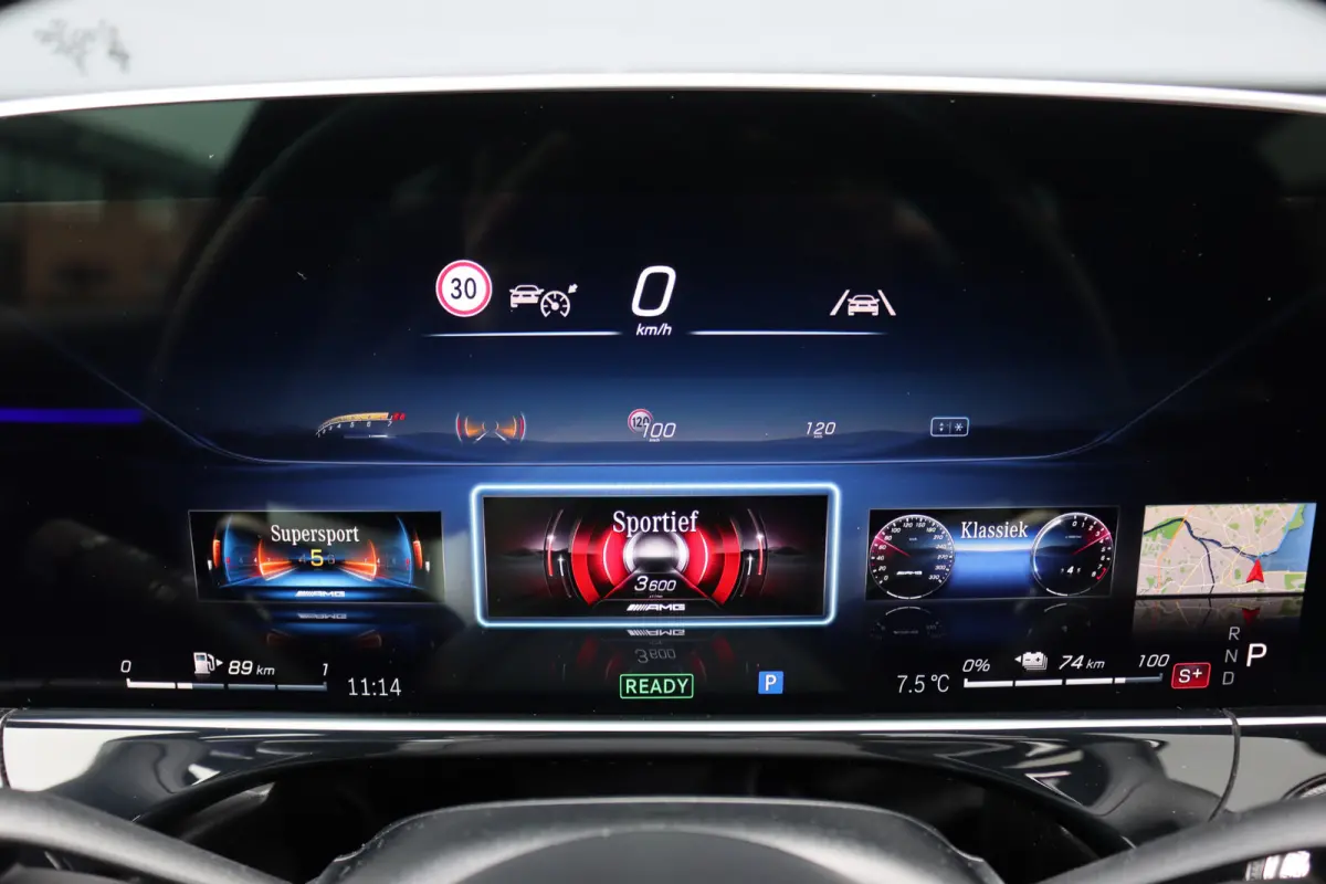AMG 53 4MATIC+ Premium | 585pk | Hyperscreen | Achterasbesturing | Distronic | Burmester | HUD | Digital Light | Stoelverwarming | Surround Camera | Keyless Go |