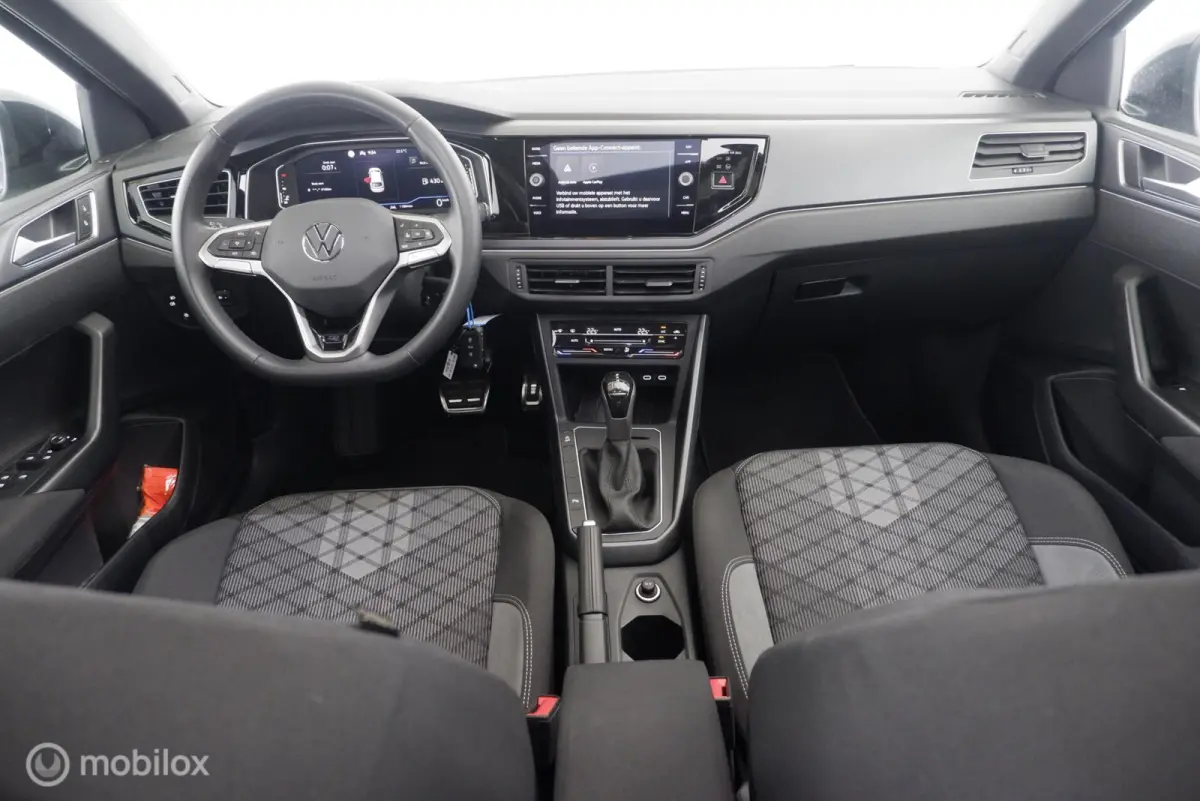 1.0 TSI Automaat R-Line pano|led|dab|pdc|lmv17