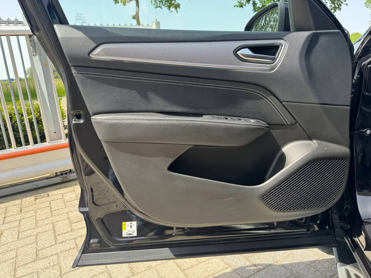 1.6 E-Tech Hybrid 145 Intens TREKHAAK / PANO / LEDER / LED / CARPLAY / STOELVERW. / ELEKTR STOEL / CRUISE / CAMERA