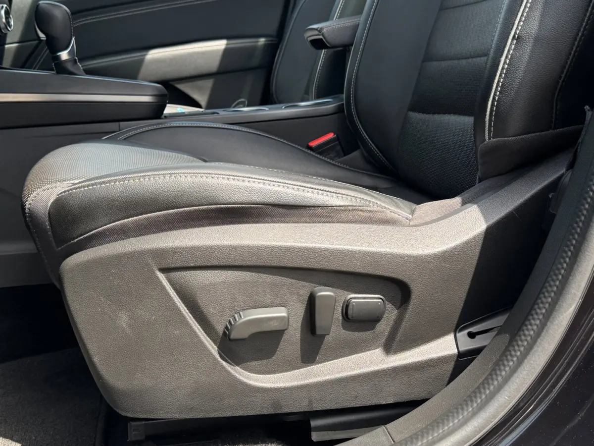 1.6 E-Tech Hybrid 145 Intens TREKHAAK / PANO / LEDER / LED / CARPLAY / STOELVERW. / ELEKTR STOEL / CRUISE / CAMERA
