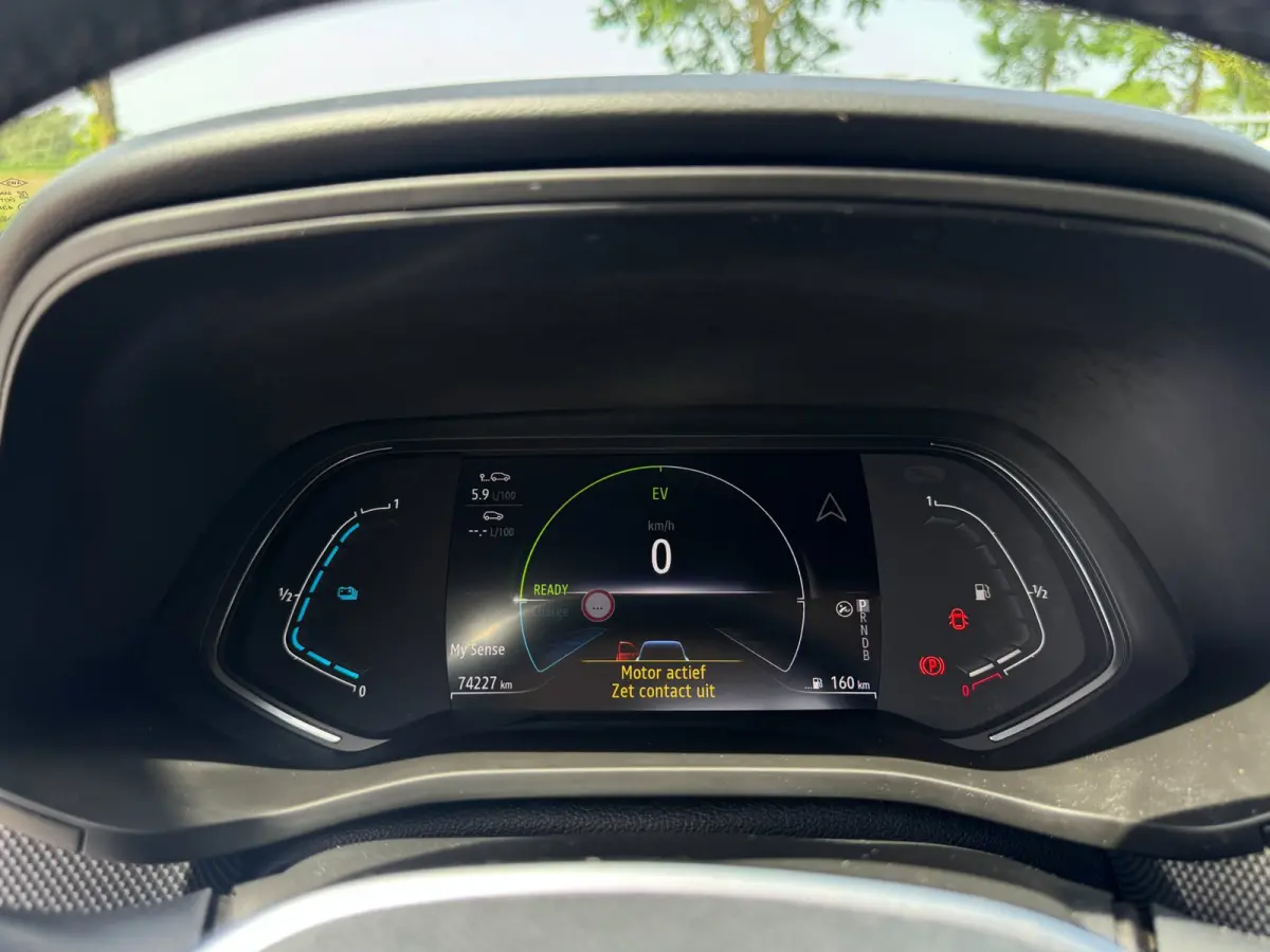 1.6 E-Tech Hybrid 145 Intens TREKHAAK / PANO / LEDER / LED / CARPLAY / STOELVERW. / ELEKTR STOEL / CRUISE / CAMERA
