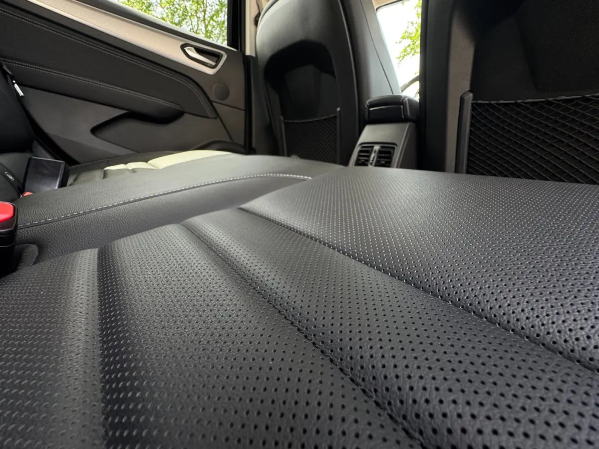1.6 E-Tech Hybrid 145 Intens TREKHAAK / PANO / LEDER / LED / CARPLAY / STOELVERW. / ELEKTR STOEL / CRUISE / CAMERA