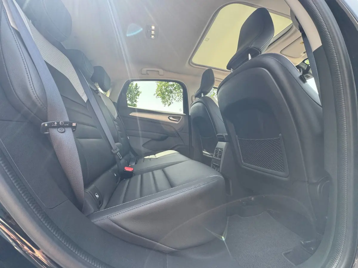1.6 E-Tech Hybrid 145 Intens TREKHAAK / PANO / LEDER / LED / CARPLAY / STOELVERW. / ELEKTR STOEL / CRUISE / CAMERA