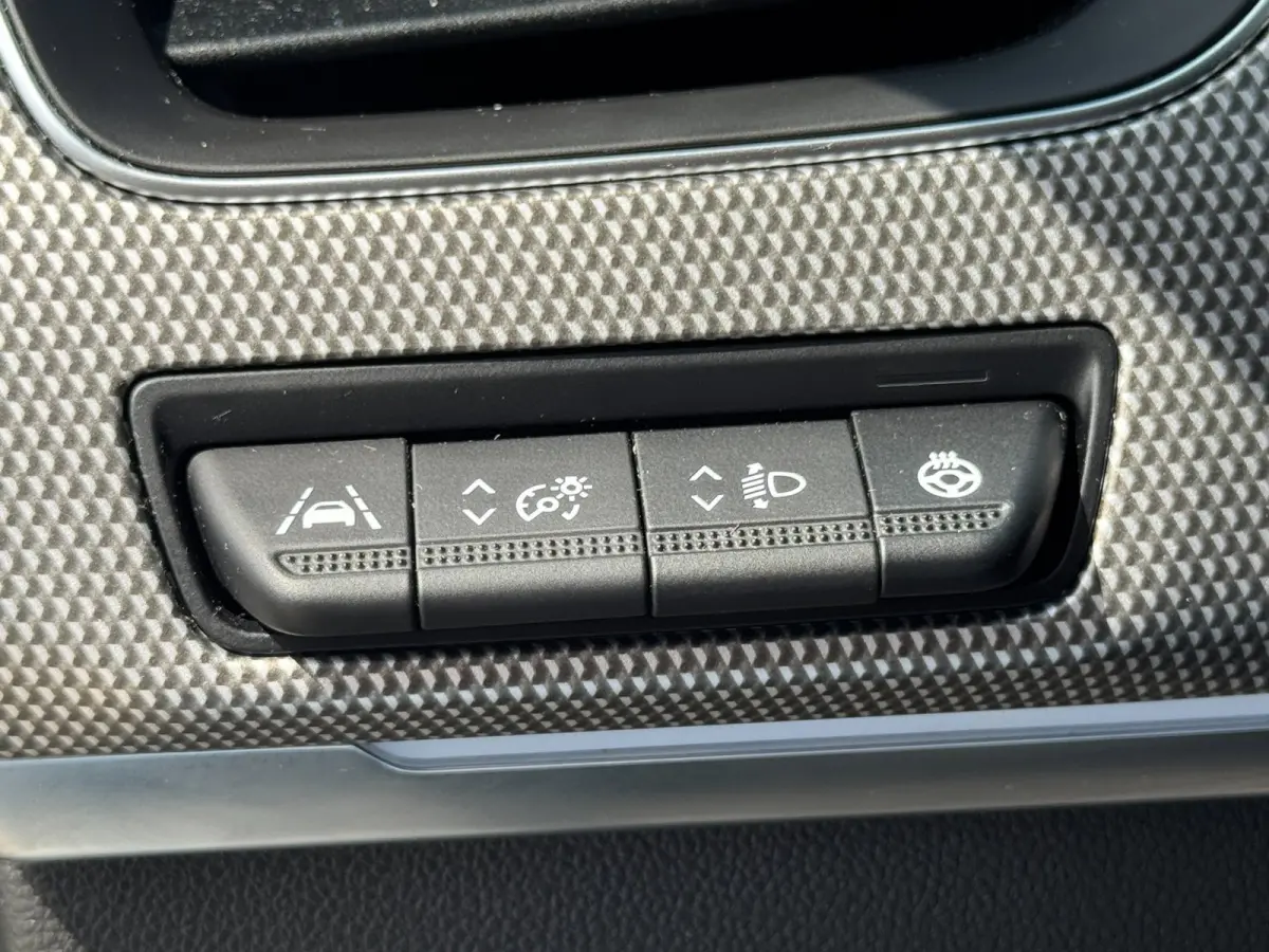 1.6 E-Tech Hybrid 145 Intens TREKHAAK / PANO / LEDER / LED / CARPLAY / STOELVERW. / ELEKTR STOEL / CRUISE / CAMERA
