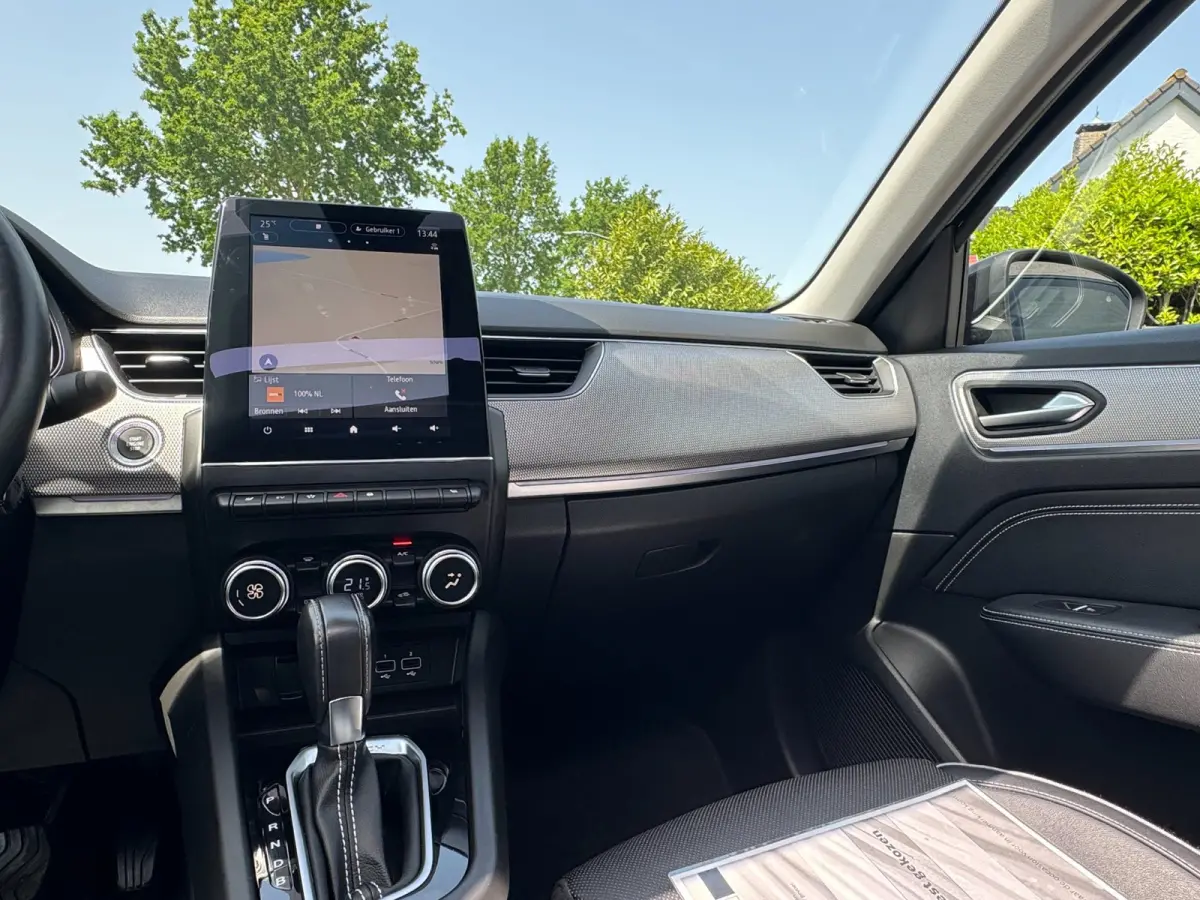 1.6 E-Tech Hybrid 145 Intens TREKHAAK / PANO / LEDER / LED / CARPLAY / STOELVERW. / ELEKTR STOEL / CRUISE / CAMERA
