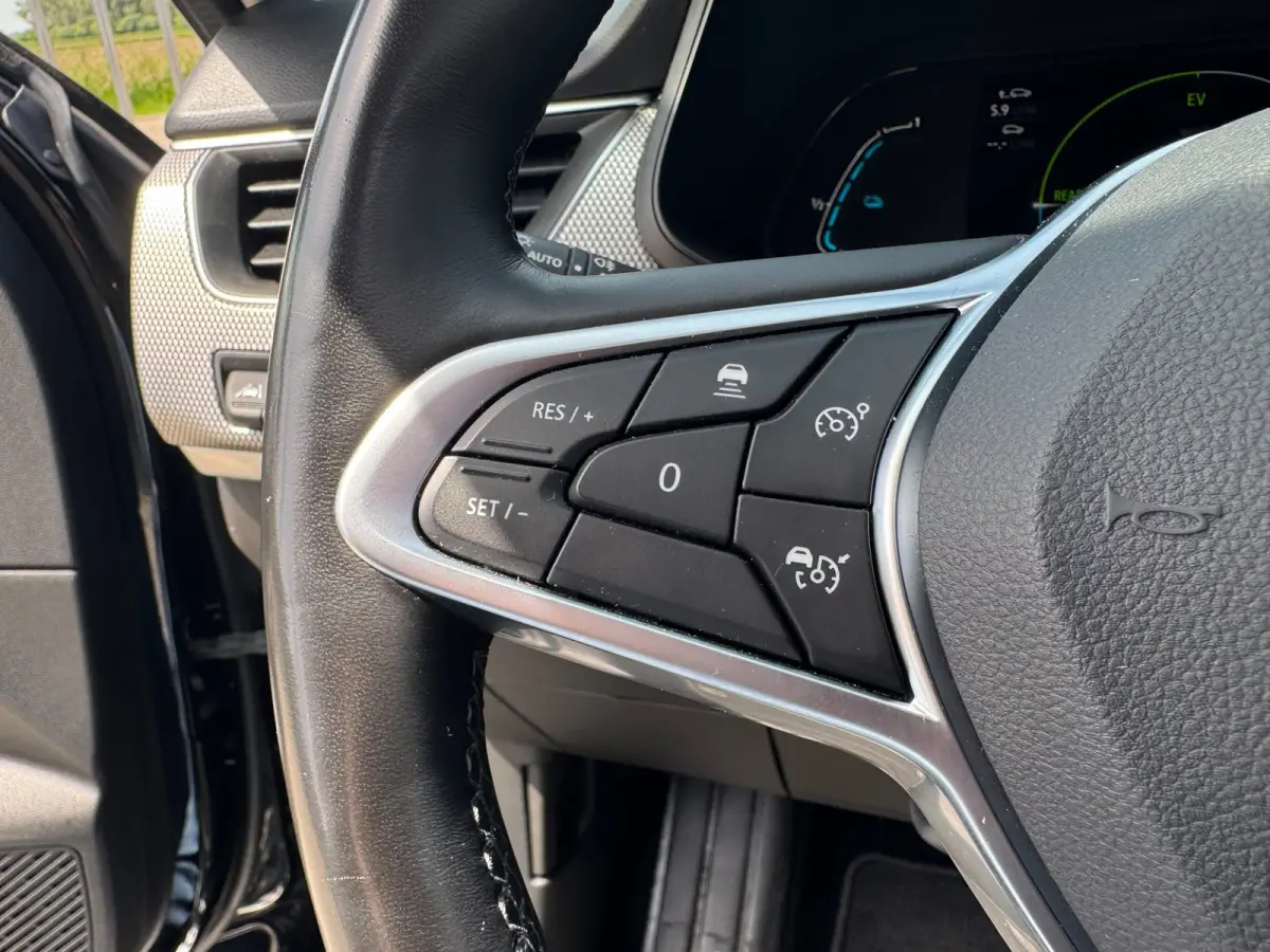 1.6 E-Tech Hybrid 145 Intens TREKHAAK / PANO / LEDER / LED / CARPLAY / STOELVERW. / ELEKTR STOEL / CRUISE / CAMERA