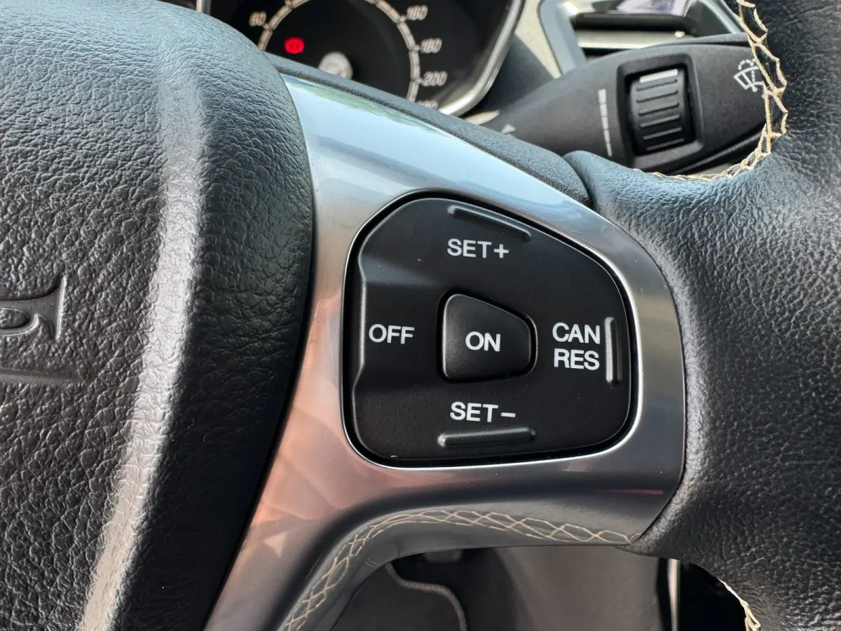 1.0 EcoBoost Titanium 1E EIGENAAR / KEYLESS GO / PDC / NAVI / CRUISE CONTROL / ZWARTE LMV /