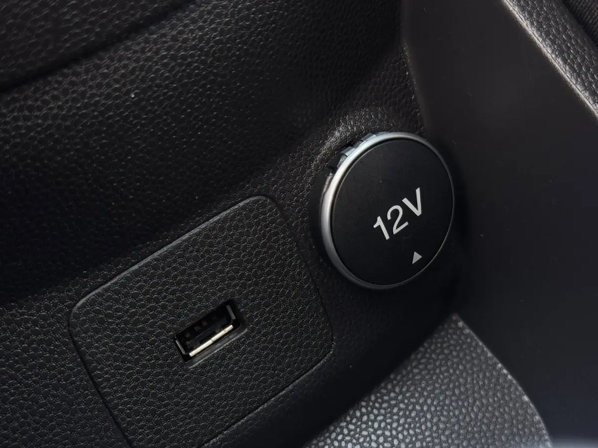 1.0 EcoBoost Titanium 1E EIGENAAR / KEYLESS GO / PDC / NAVI / CRUISE CONTROL / ZWARTE LMV /