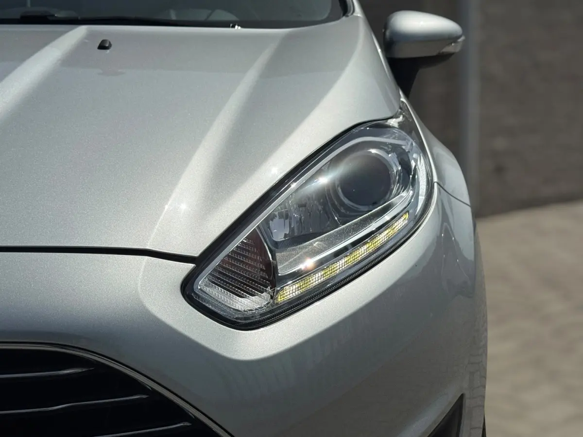 1.0 EcoBoost Titanium 1E EIGENAAR / KEYLESS GO / PDC / NAVI / CRUISE CONTROL / ZWARTE LMV /