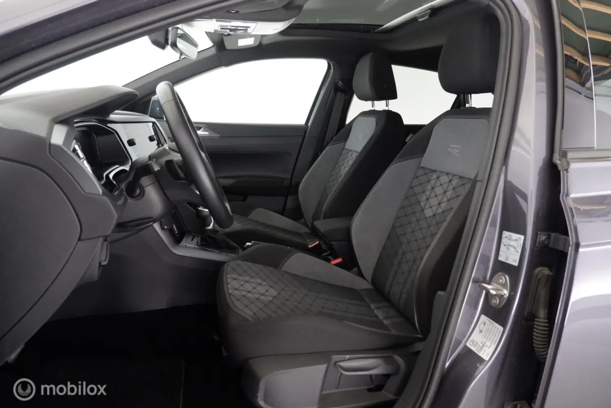 1.0 TSI Automaat R-Line pano|led|dab|pdc|lmv17