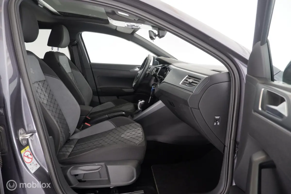 1.0 TSI Automaat R-Line pano|led|dab|pdc|lmv17