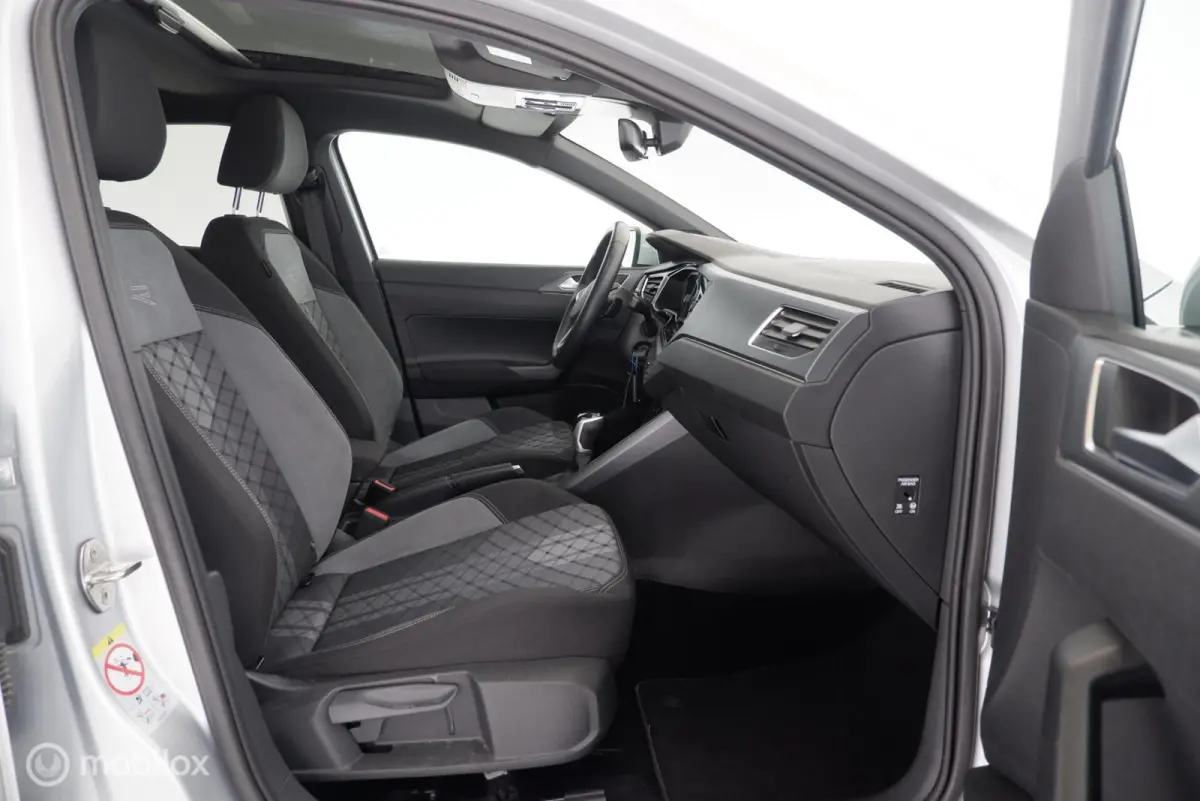 1.0 TSI Automaat R-Line pano|led|dab|pdc|lmv17