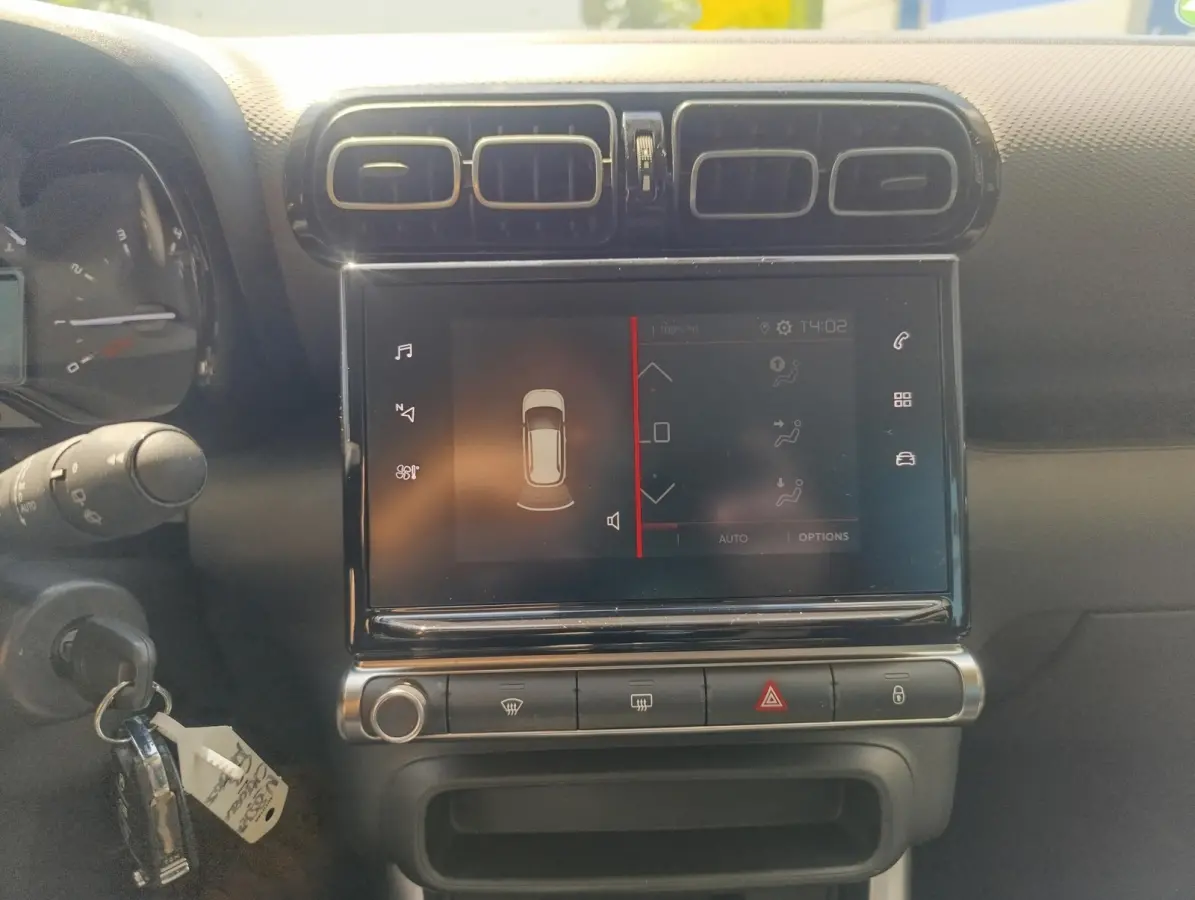 1.2 PureTech Shine | Parkeersensoren | Stoelverwarming | Navigatie | Lane Keeping | Climate Control