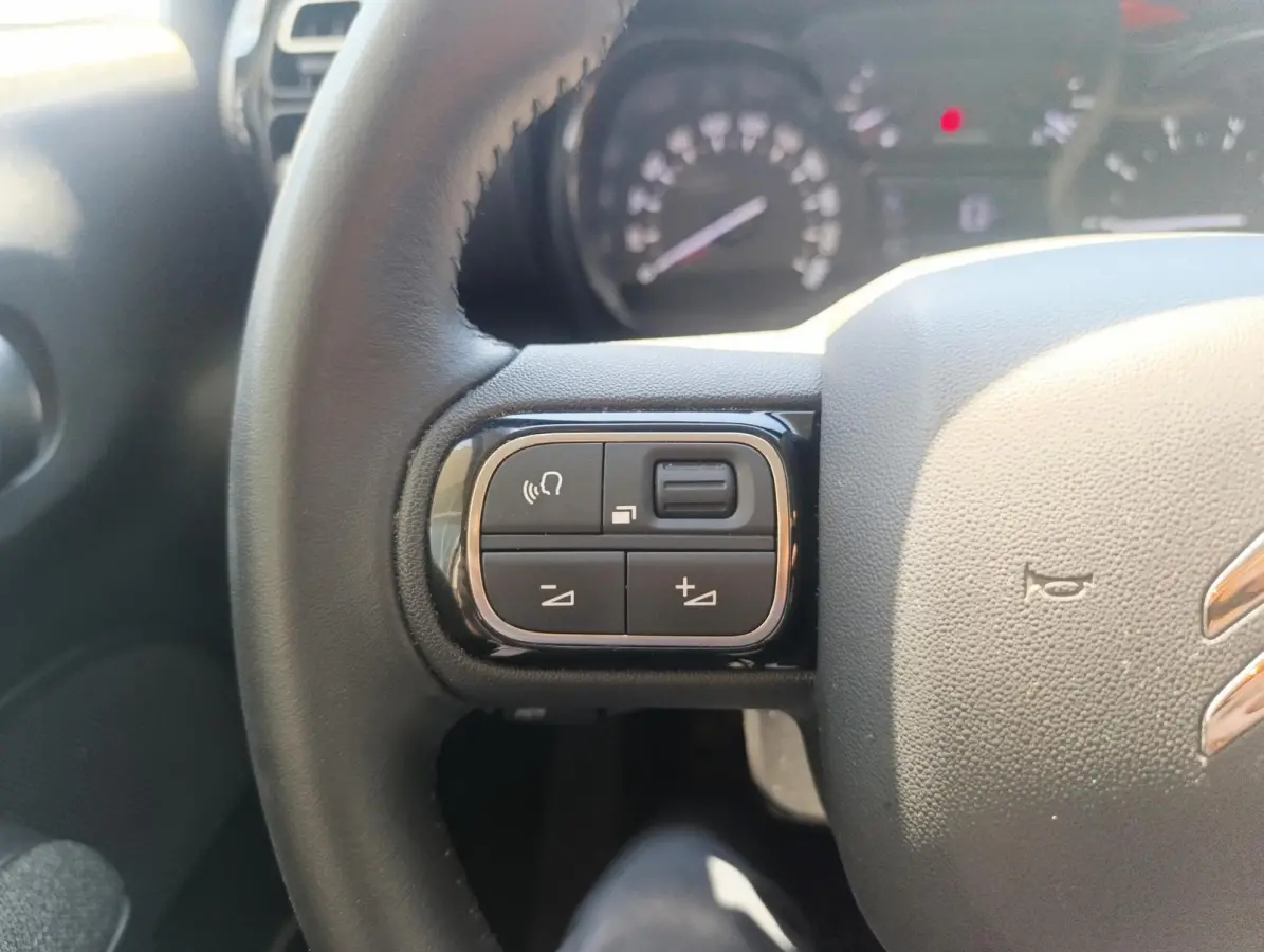 1.2 PureTech Shine | Parkeersensoren | Stoelverwarming | Navigatie | Lane Keeping | Climate Control
