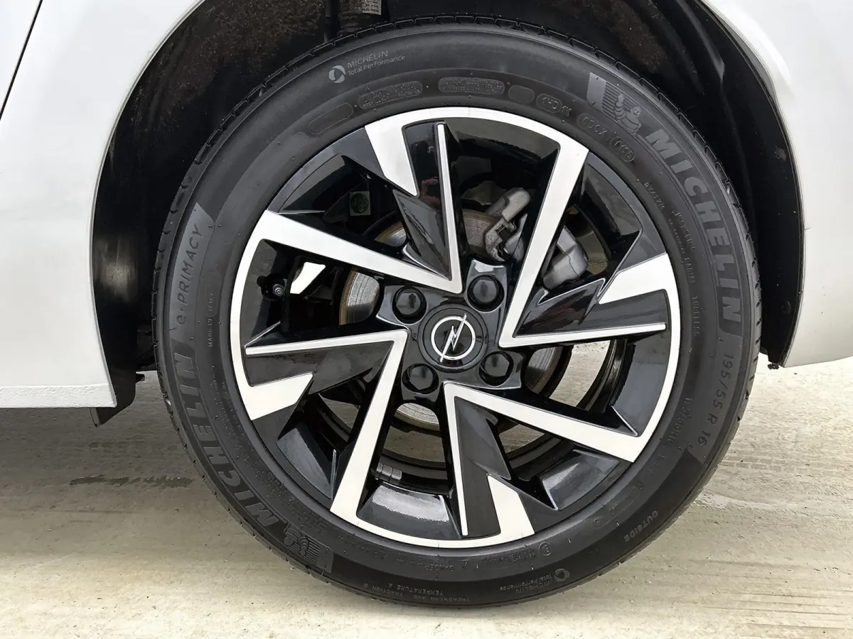 1.2 110pk Hybrid GS Automaat | Navigatie | Climate Control | Cruise Control | Camera | 16"LMV | LED | Apple Carplay/Android Auto |