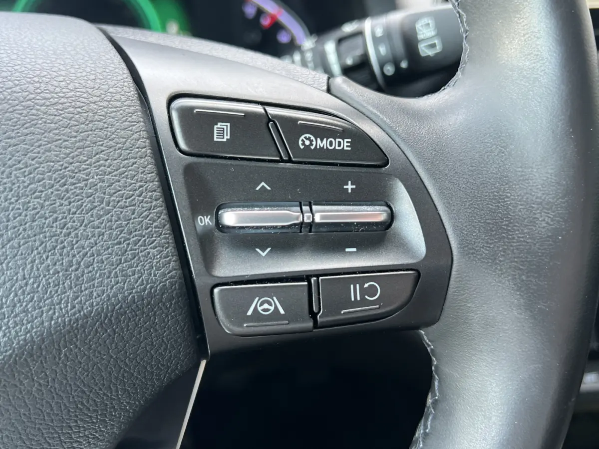 1.0 T-GDi 120pk MHEV Comfort Smart | Camera | Climate controle | Carplay | Cruise controle | Draadloos laden | Keyless entry | LED verlichting | Navigatie | Lichtmetalen velgen | Inklapbare 