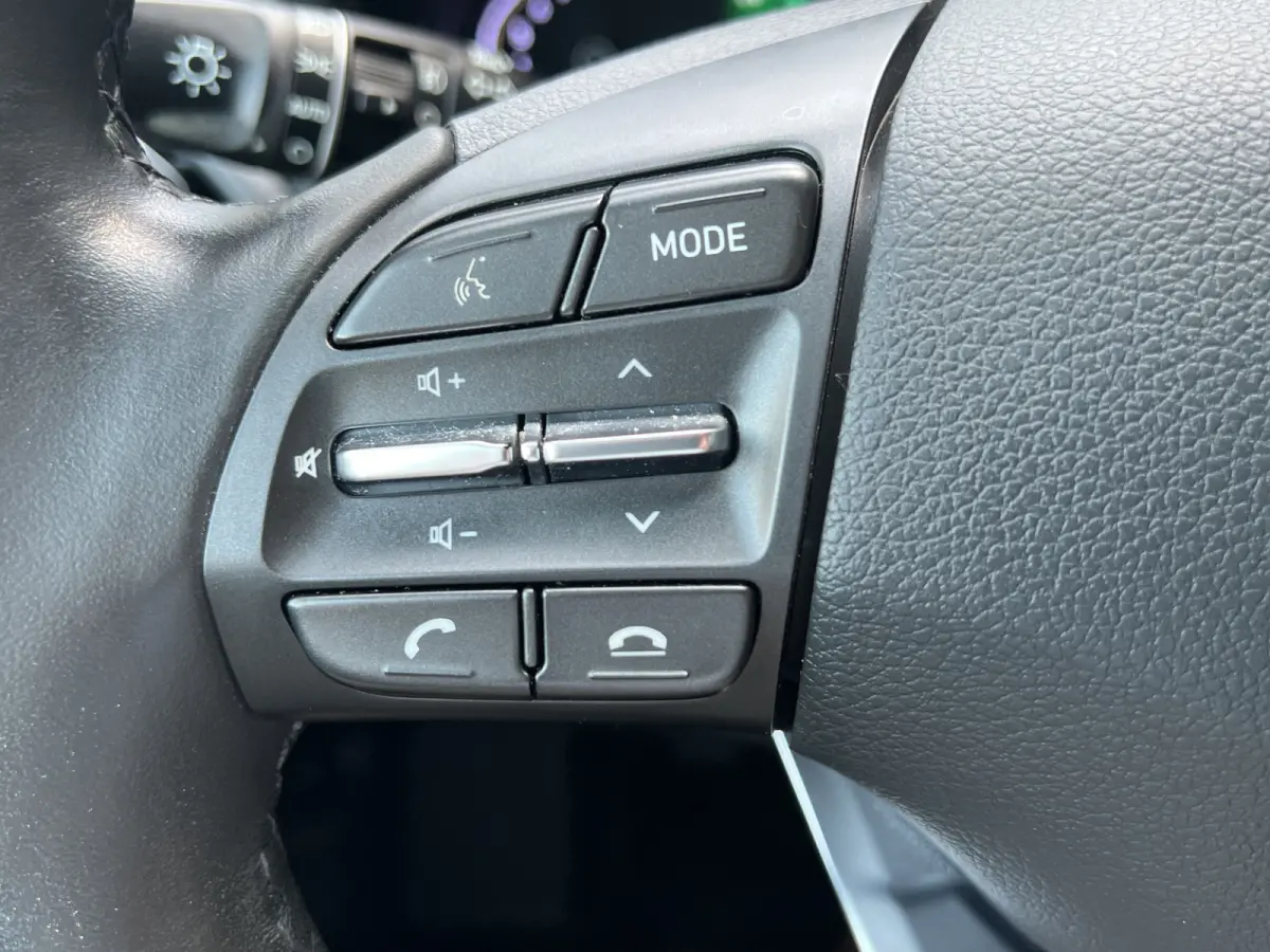1.0 T-GDi 120pk MHEV Comfort Smart | Camera | Climate controle | Carplay | Cruise controle | Draadloos laden | Keyless entry | LED verlichting | Navigatie | Lichtmetalen velgen | Inklapbare 