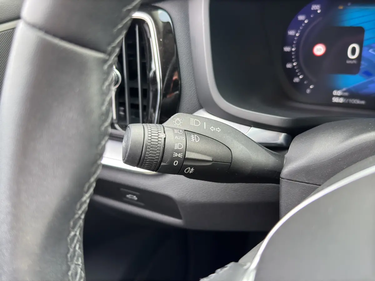 2.0 B4 Core | Apple Carplay/Android Auto|telefoonintegratie premium | Audio installatie | Cruise control adaptief met Stop&Go en stuurhulp