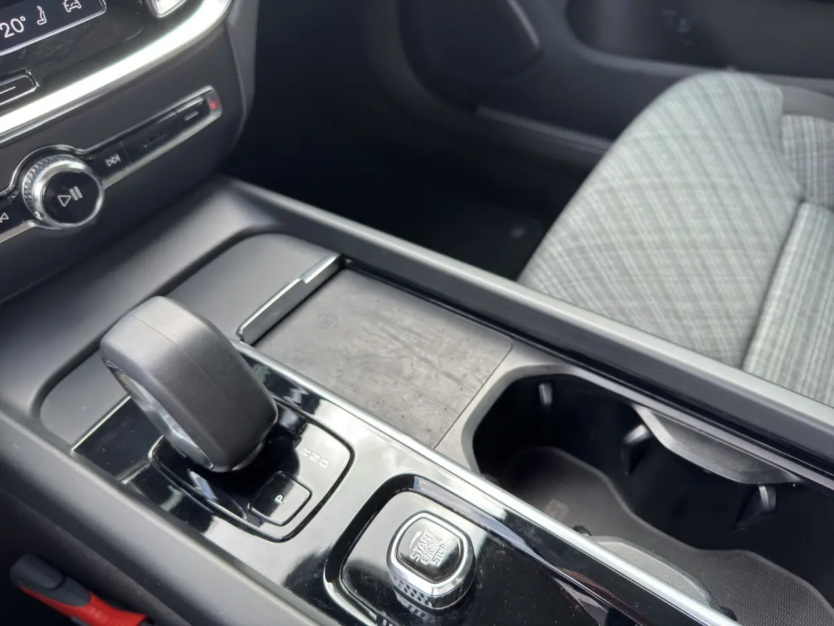 2.0 B4 Core | Apple Carplay/Android Auto|telefoonintegratie premium | Audio installatie | Cruise control adaptief met Stop&Go en stuurhulp