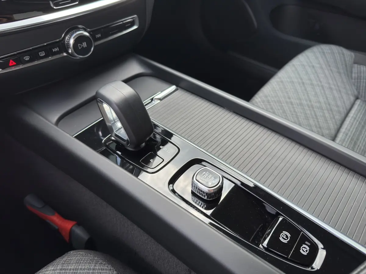 2.0 B4 Core | Apple Carplay/Android Auto|telefoonintegratie premium | Audio installatie | Cruise control adaptief met Stop&Go en stuurhulp