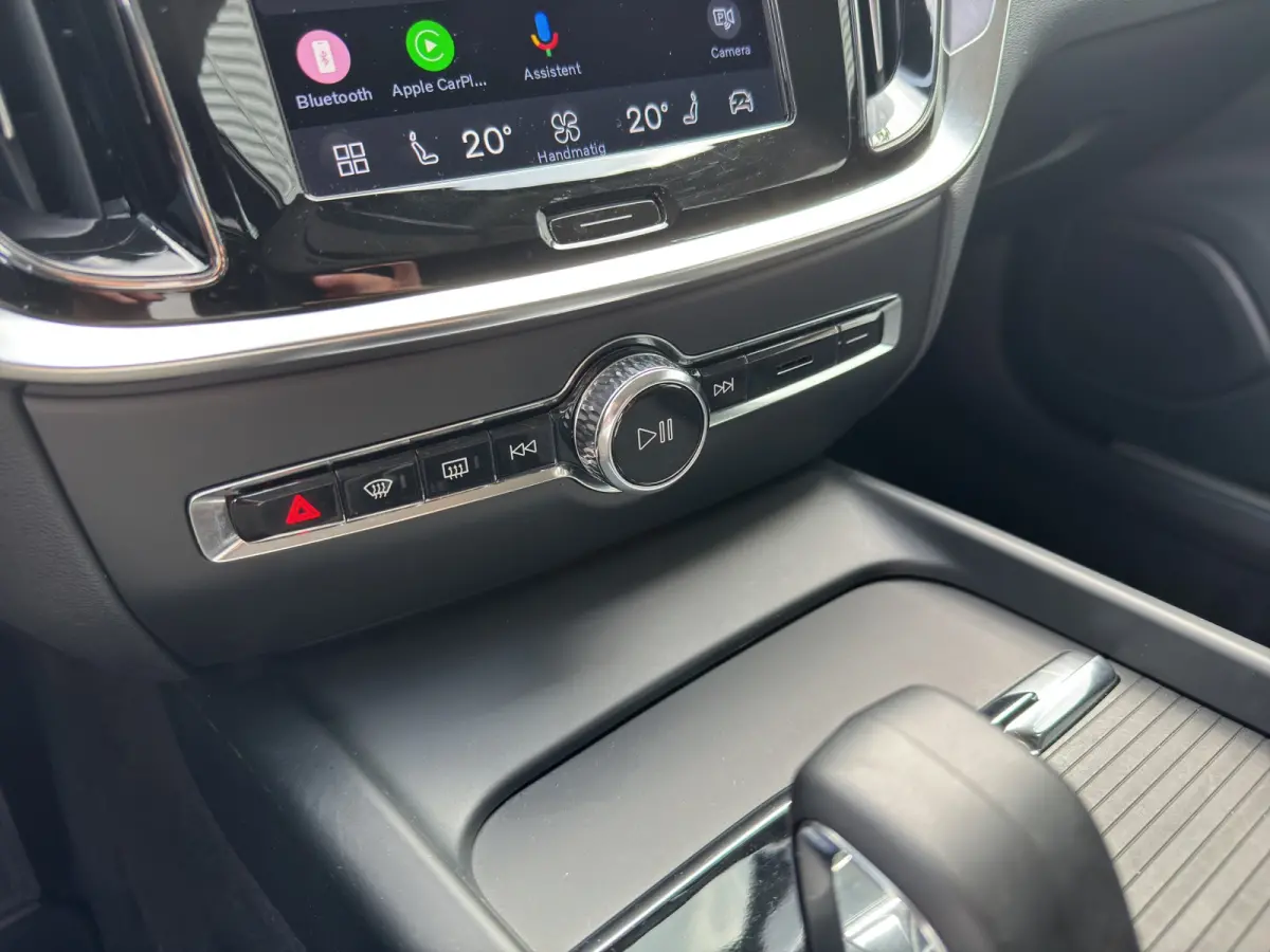2.0 B4 Core | Apple Carplay/Android Auto|telefoonintegratie premium | Audio installatie | Cruise control adaptief met Stop&Go en stuurhulp