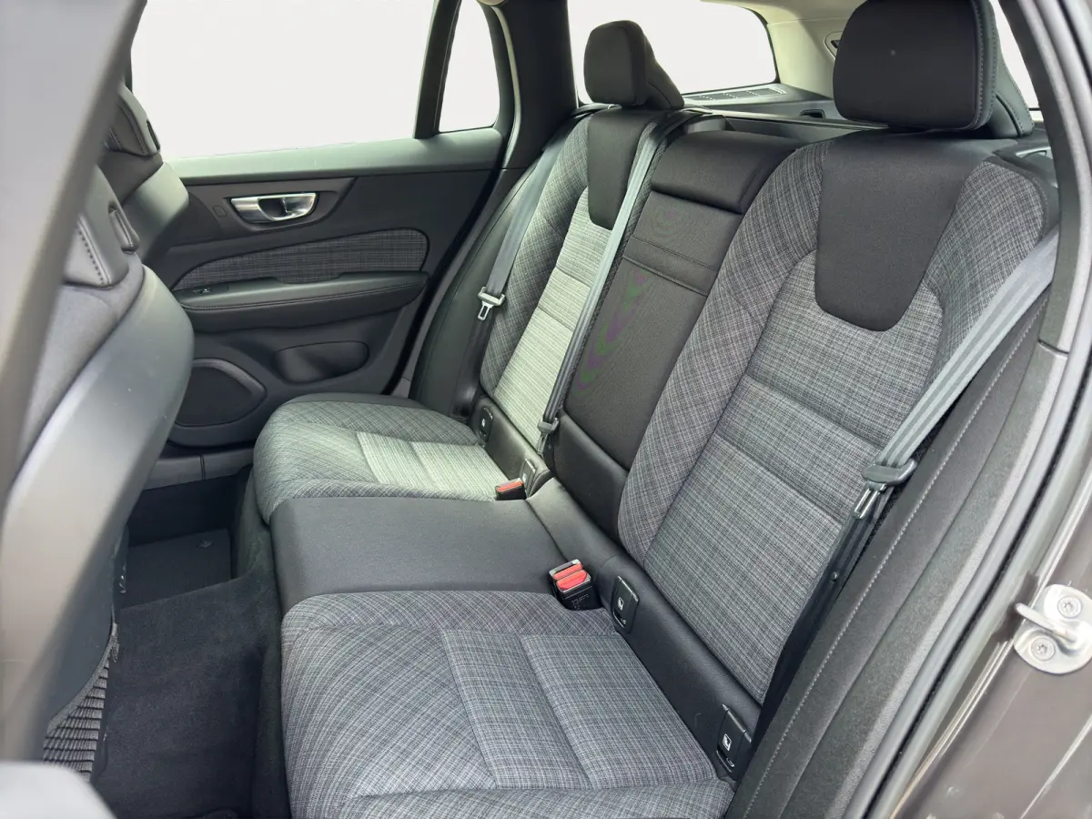 2.0 B4 Core | Apple Carplay/Android Auto|telefoonintegratie premium | Audio installatie | Cruise control adaptief met Stop&Go en stuurhulp