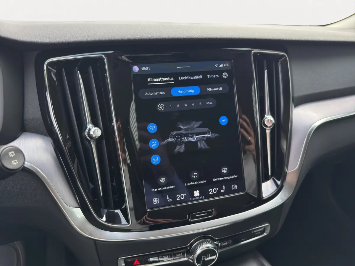 2.0 B4 Core | Apple Carplay/Android Auto|telefoonintegratie premium | Audio installatie | Cruise control adaptief met Stop&Go en stuurhulp